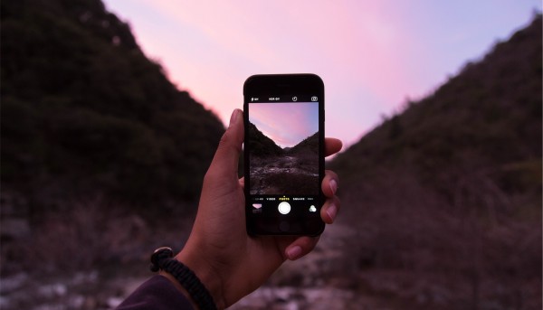 Man with phone - visual sky